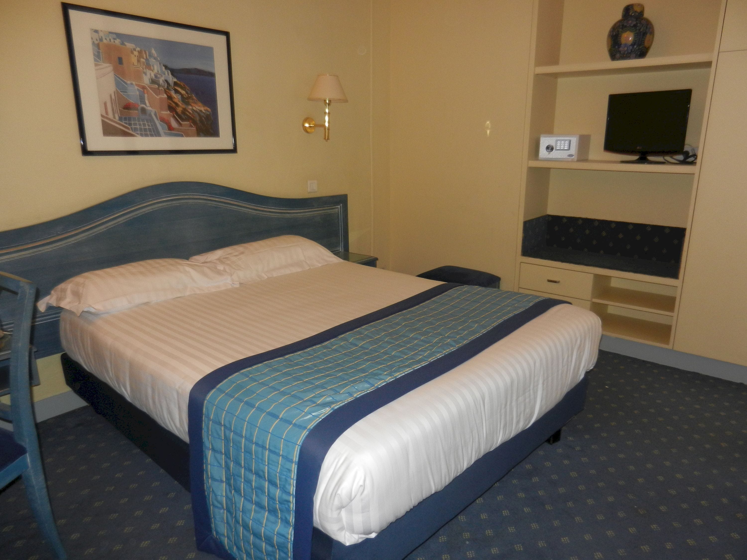 in-room safe, desk, laptop workspace, soundproofing