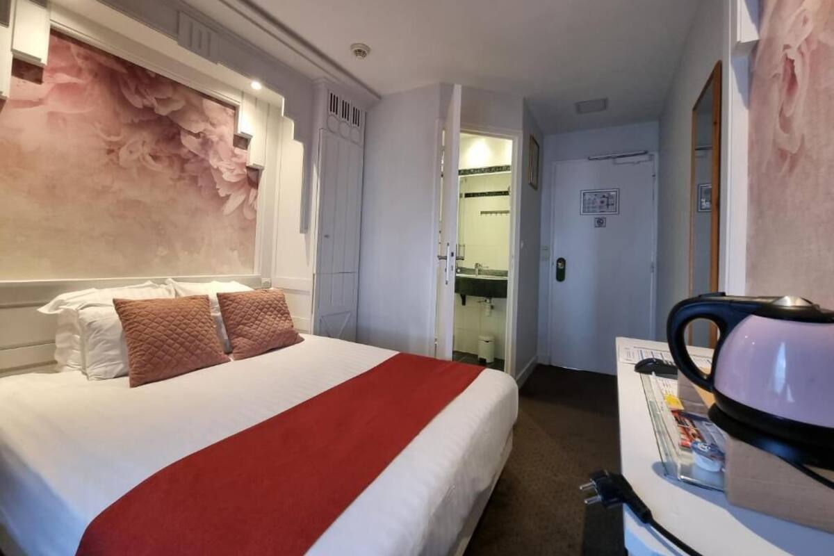 Economy Double Room | Premium bedding, minibar, desk