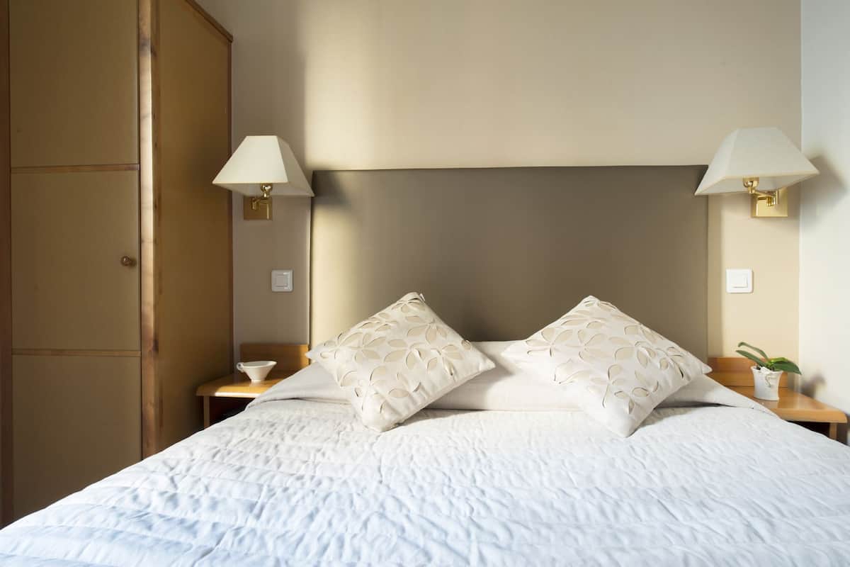 Habitación individual estándar | Ropa de cama de alta calidad, minibar, escritorio