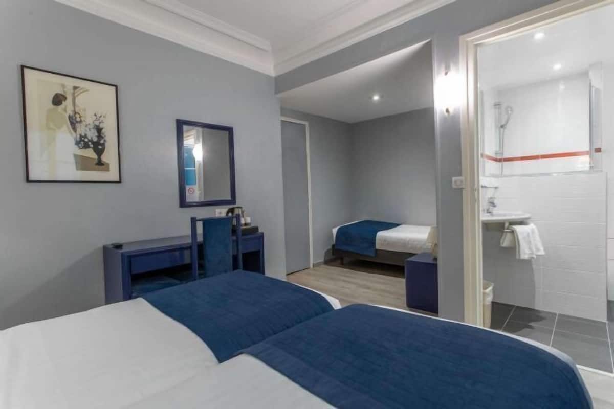 In-room safe, desk, iron/ironing board, free WiFi