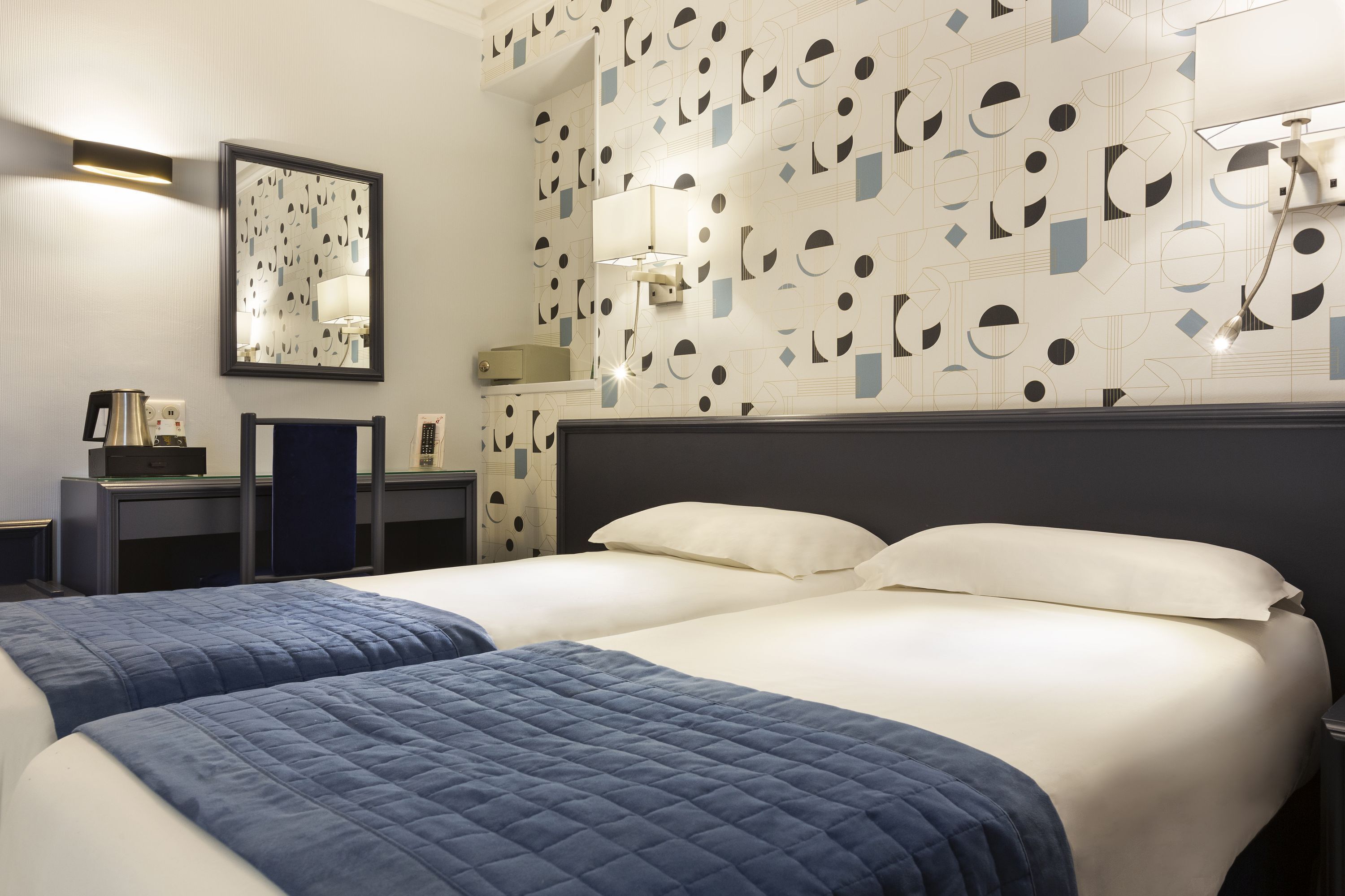 twin room, non smoking, private bathroom | in-room safe, desk, iron/ironing board, free wifi