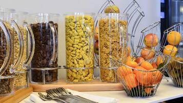 Colazione a buffet, servita tutte le mattine (19.90 EUR a persona)