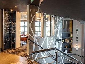 朝食、ランチ、ディナーに営業 (フランス料理)