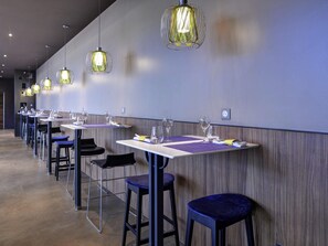Breakfast, lunch and dinner served - Novotel Paris 14 Porte d'Orléans (Paris)