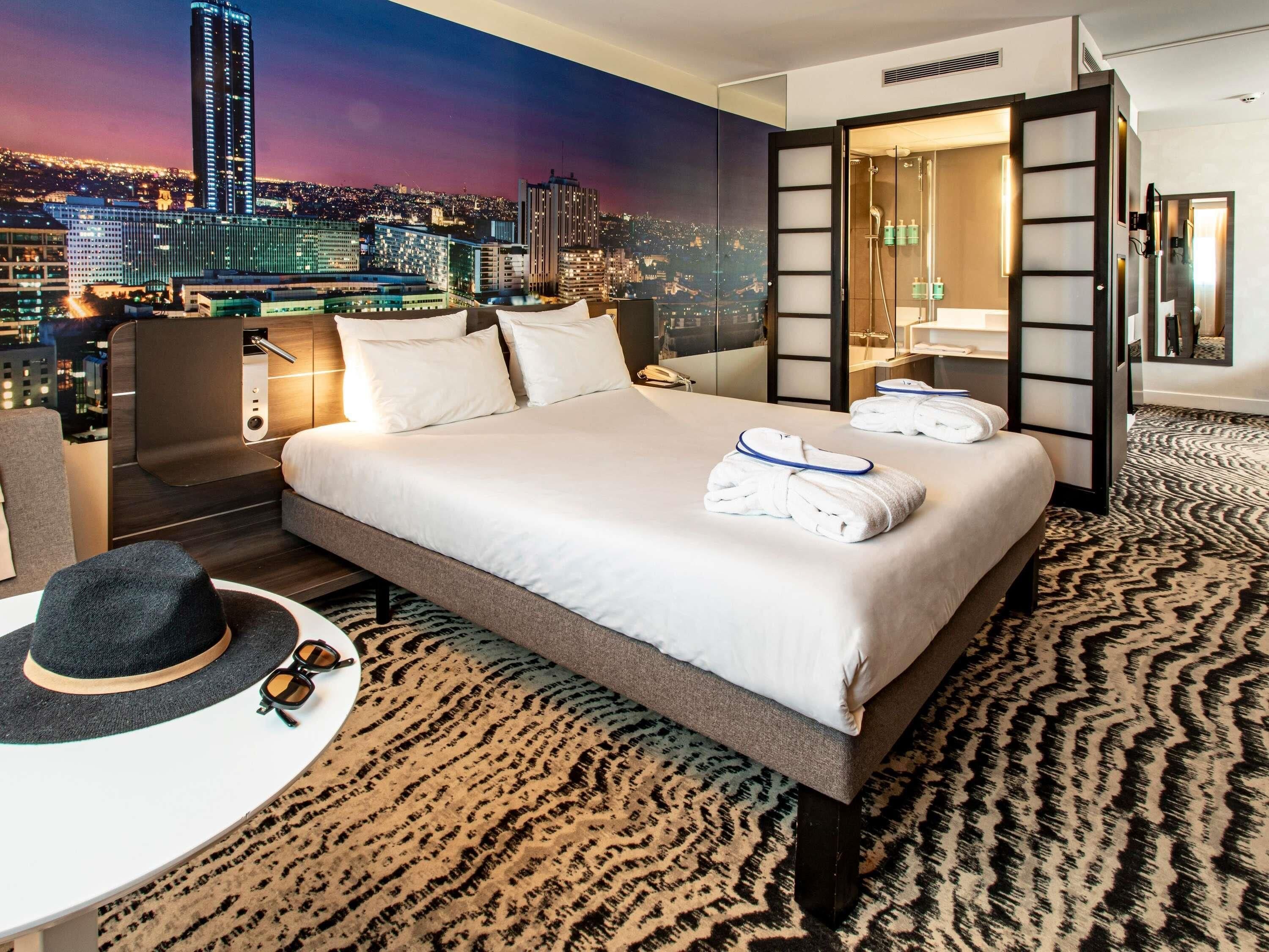 Quarto executivo, 1 cama Queen e sofá-cama (Paris View) | Roupas de cama premium