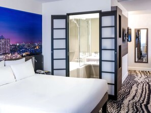 Executive Room, 1 Queen Bed with Sofa bed (Paris View) | Premium bedding, memory foam beds, in-room safe, blackout drapes
