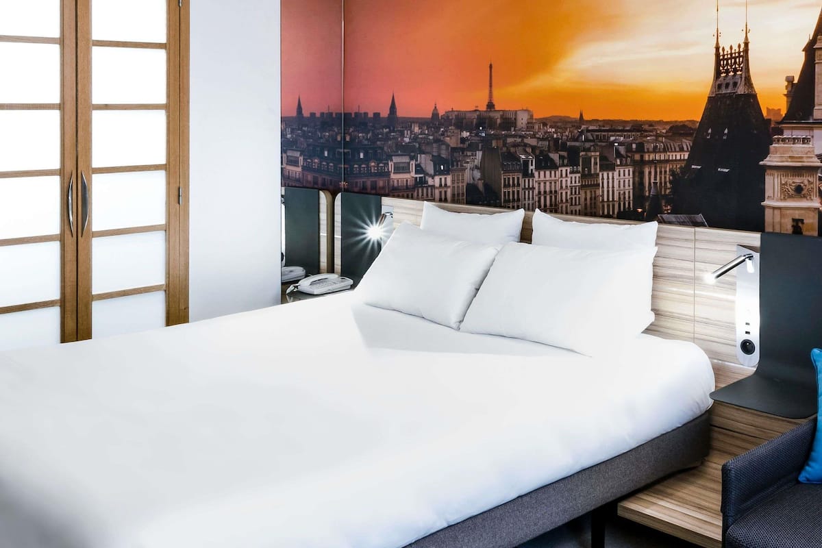 Habitación superior, 1 cama Queen size | Ropa de cama de alta calidad y camas con efecto memoria