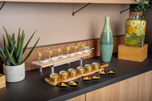 Breakfast, lunch and dinner served - Novotel Paris 14 Porte d'Orléans (Paris)