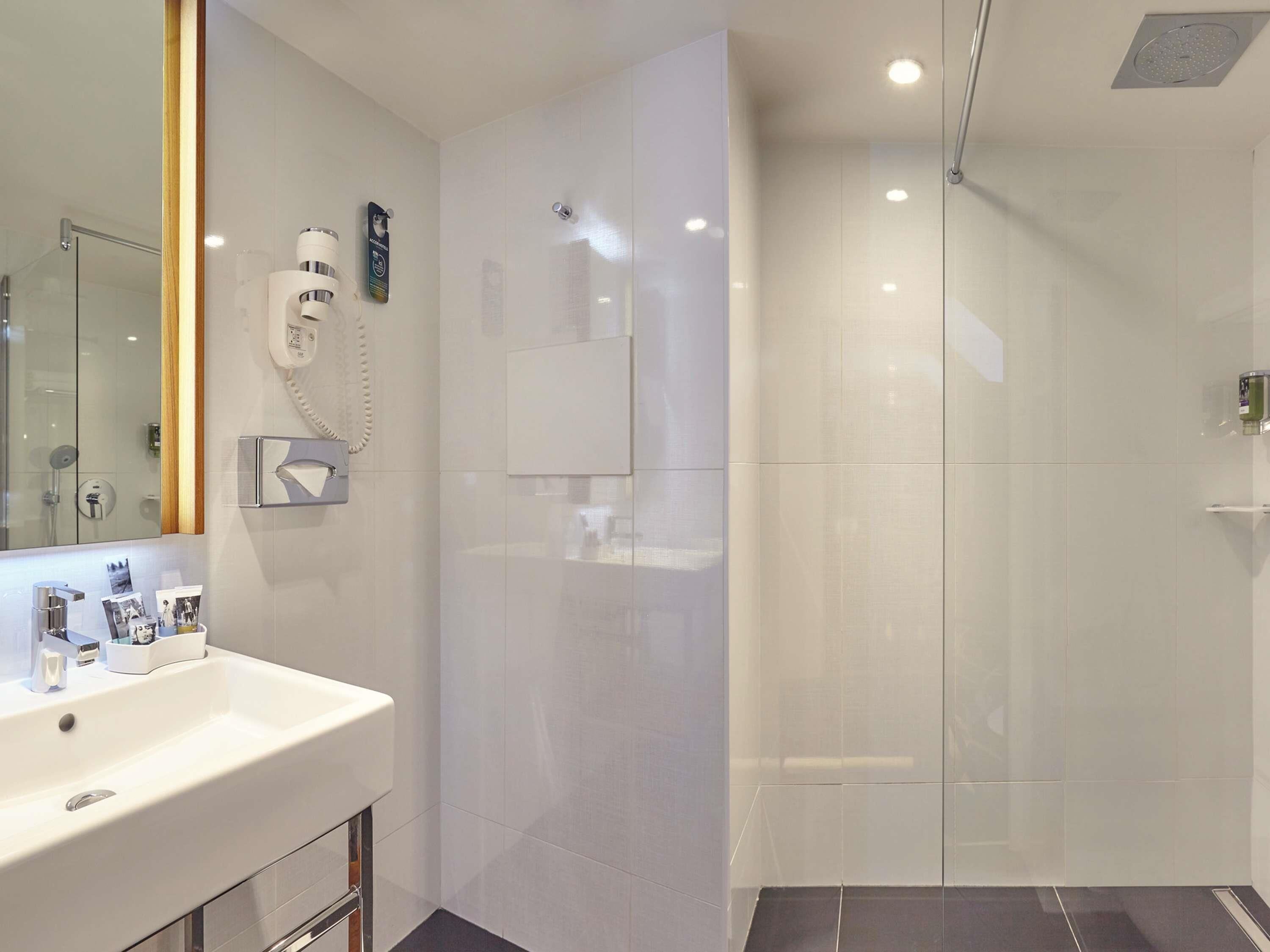 Minibar, coffres-forts dans les chambres, bureau, chambres insonorisées