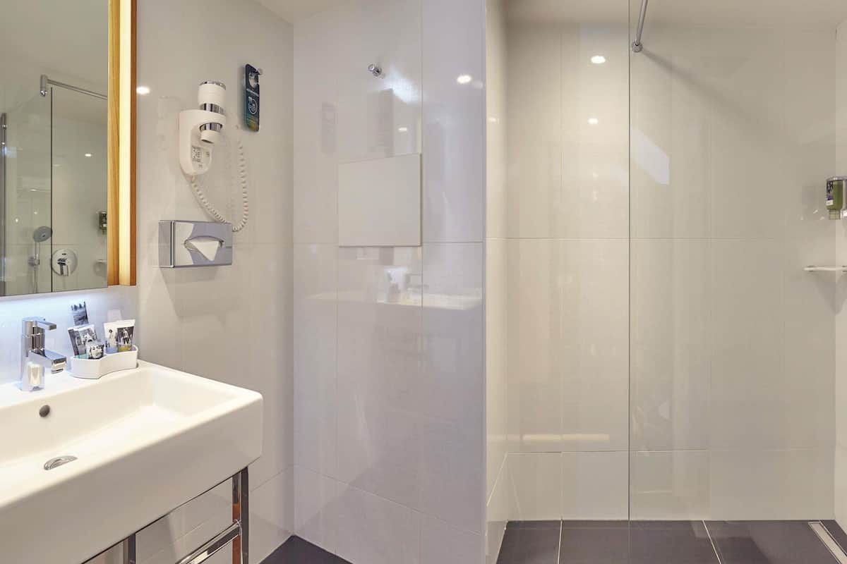 Minibar, in-room safe, desk, soundproofing