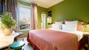 Habitación Deluxe | Ropa de cama de alta calidad y minibar