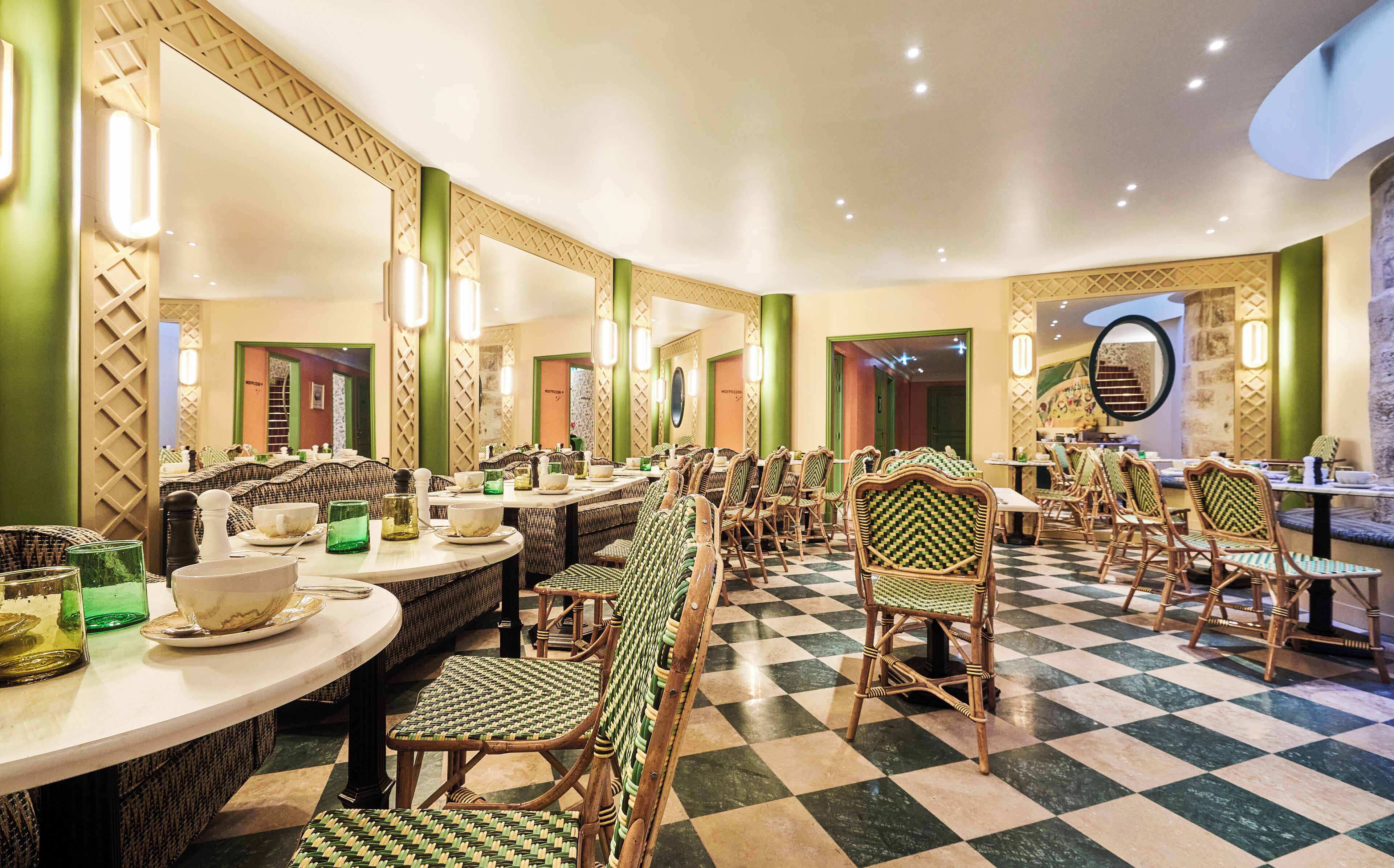 Desayuno buffet (EUR 25 por persona) 