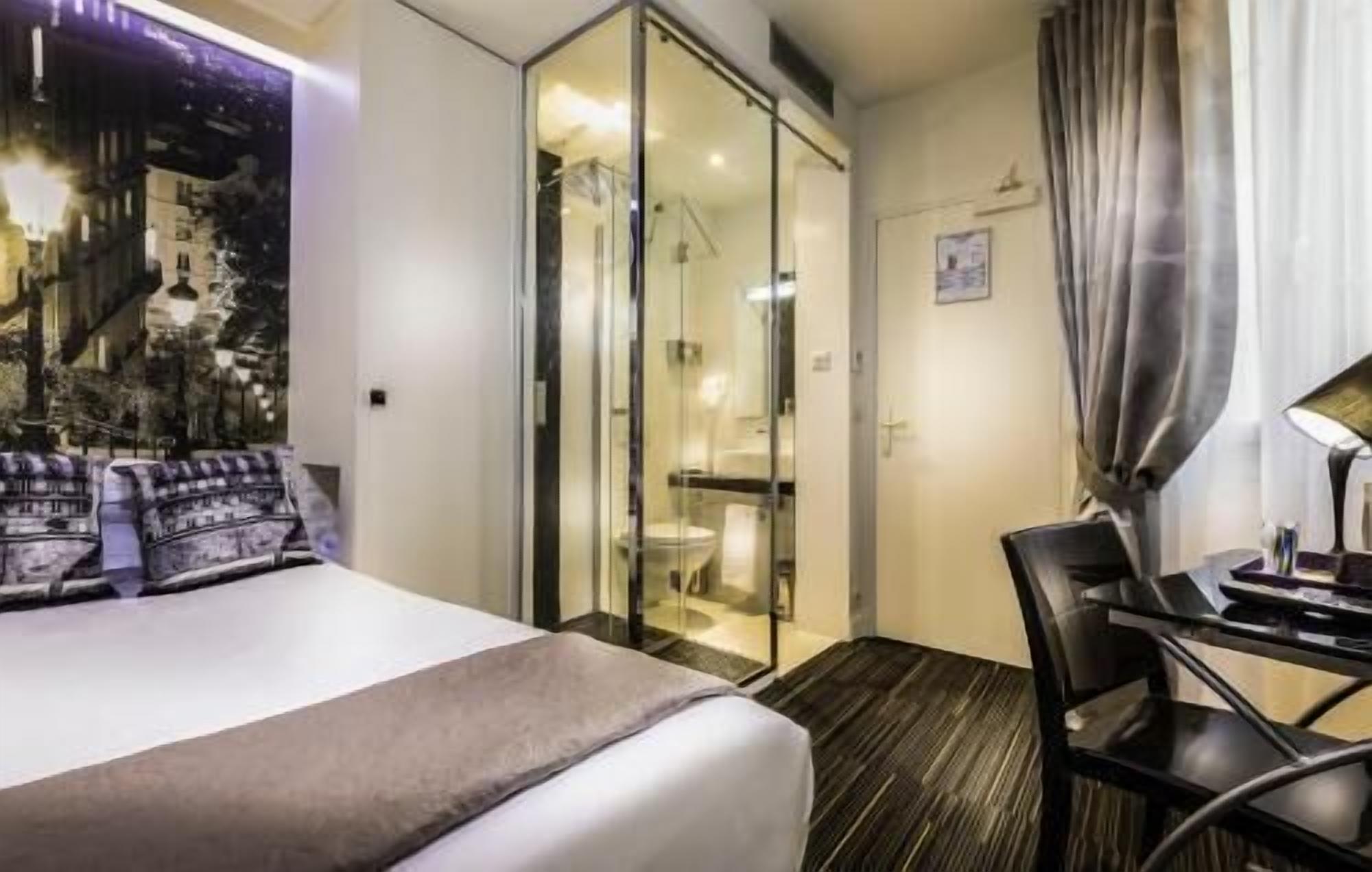 Minibar, in-room safe, individually decorated, individually furnished