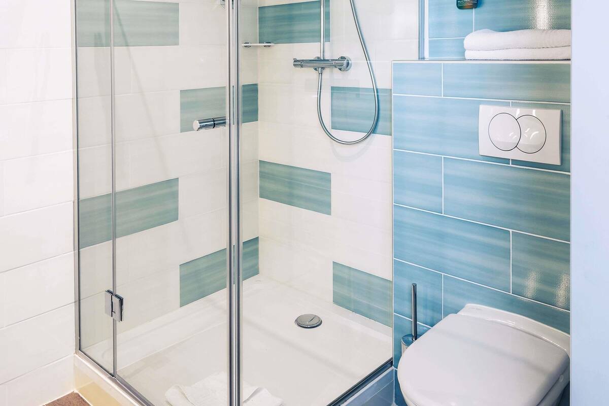 Premium bedding, pillowtop beds, minibar, in-room safe