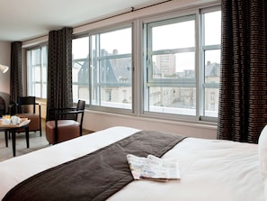Privilege, Chambre, 1 lit double | Literie de qualité, lit avec matelas à plateau-coussin, minibar