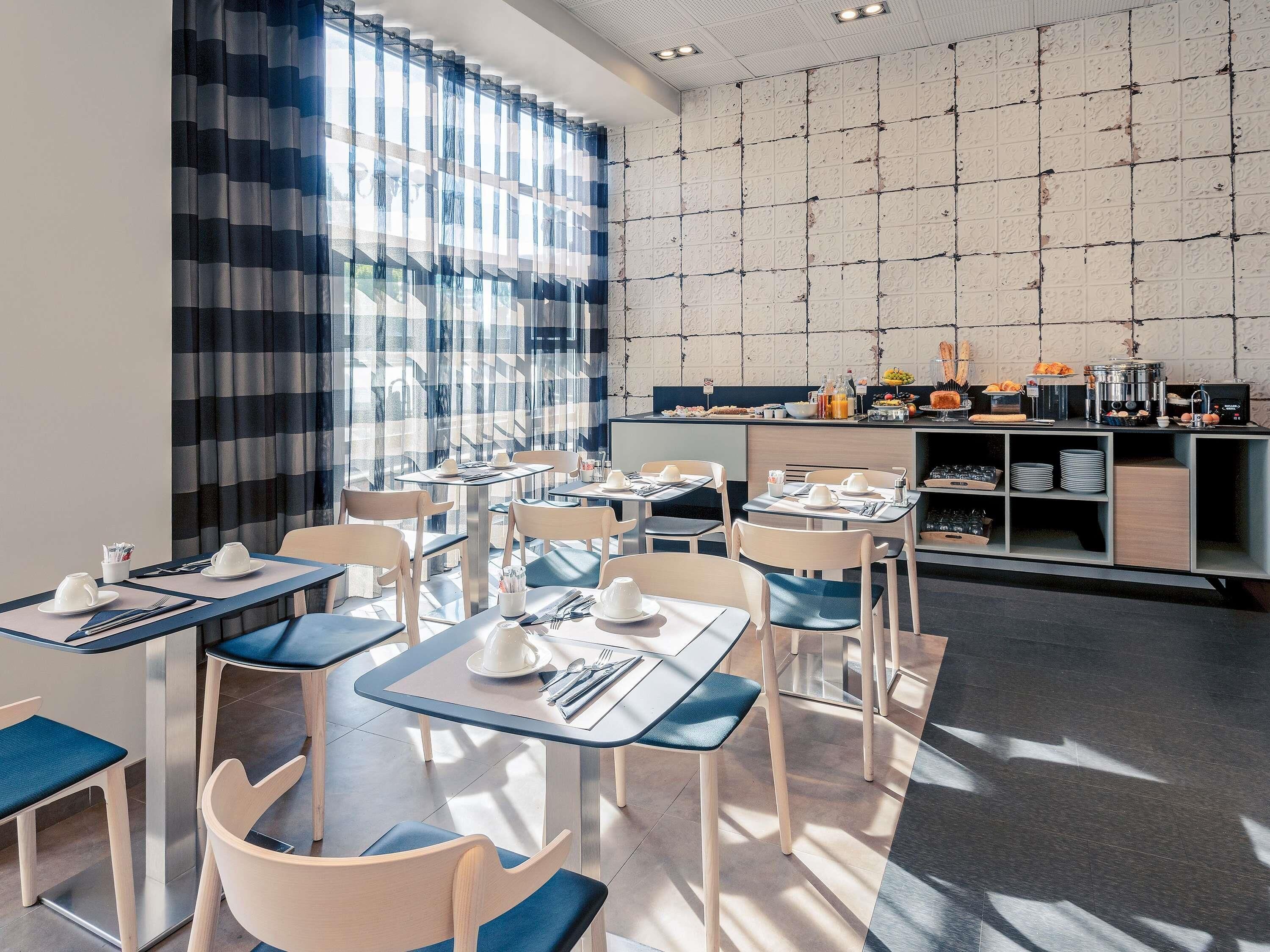 Tägliches Frühstücksbuffet gegen Gebühr
