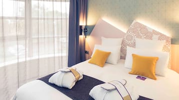 Premium bedding, pillow-top beds, minibar, in-room safe