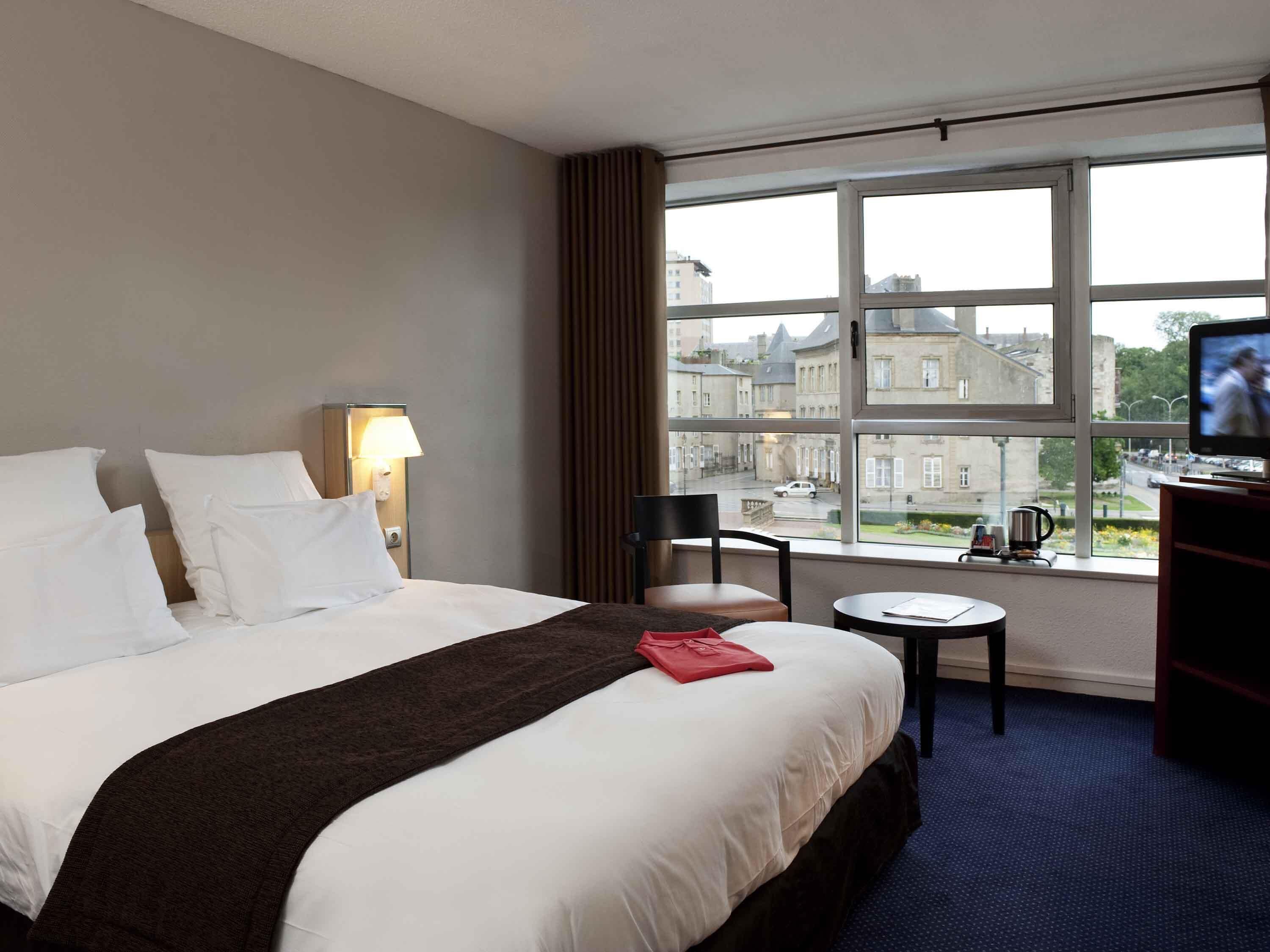 Standard Room, 1 Double Bed | Premium bedding, pillowtop beds, minibar, in-room safe