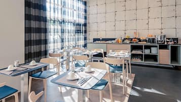 Petit déjeuner buffet servi tous les jours en supplément