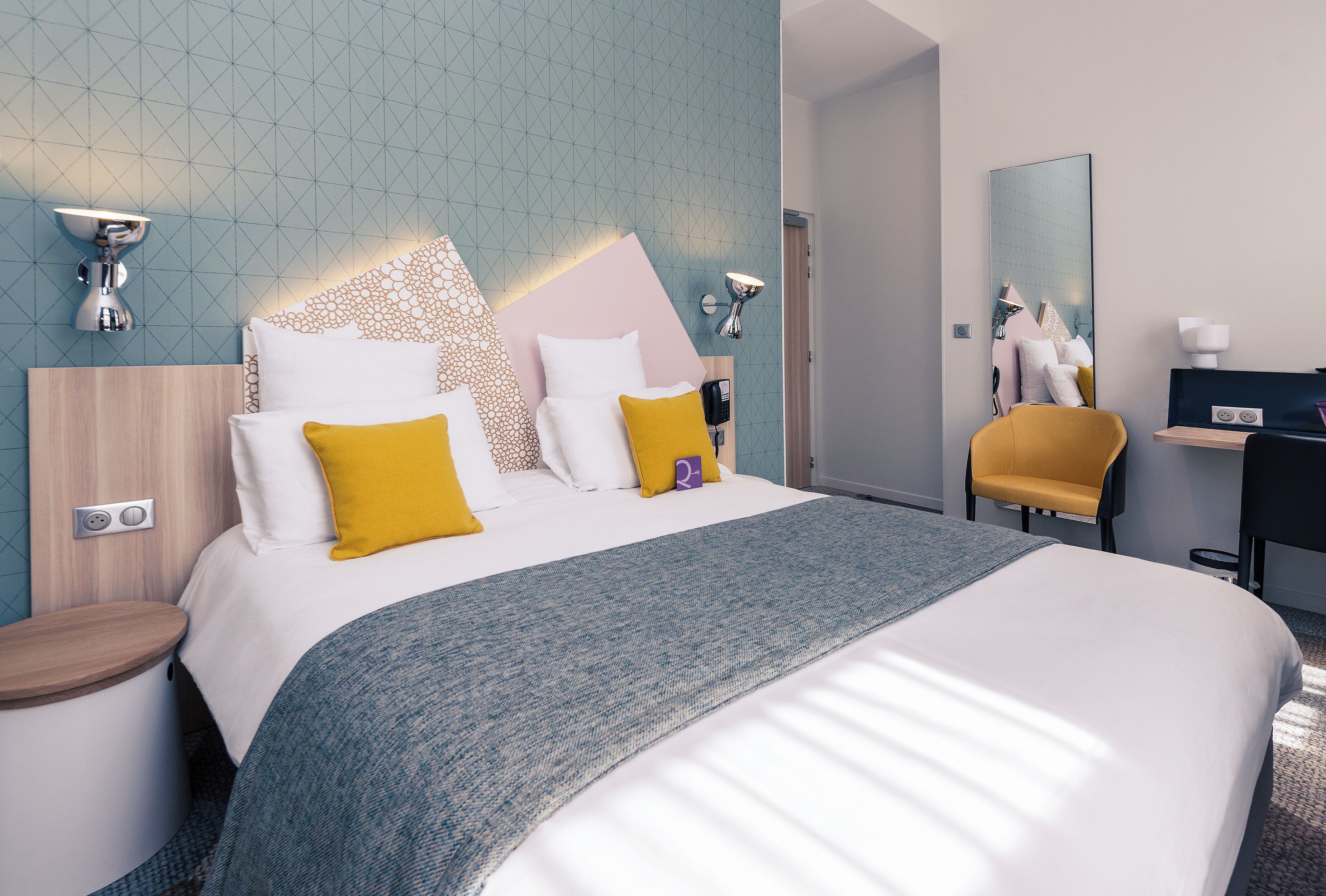 Luxe beddengoed, pillowtop-bedden, een minibar, een kluis op de kamer