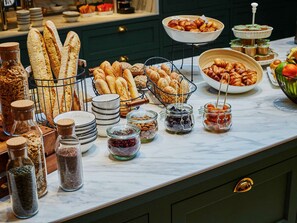 Frokostbuffé hver dag (EUR 18 per person)