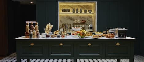 Buffet déjeuner servi tous les jours en supplément