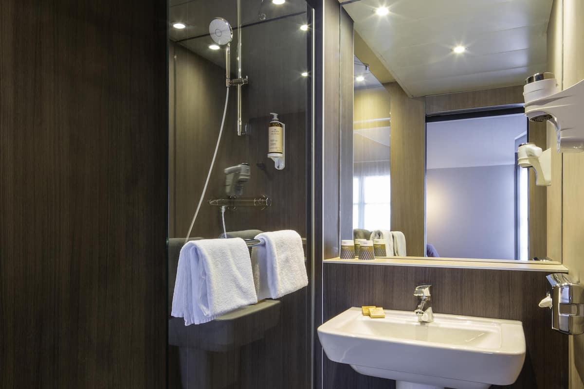 Classic Room, 1 Double Bed | Premium bedding, Select Comfort beds, minibar, in-room safe