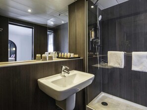 Premium bedding, Select Comfort beds, minibar, in-room safe - Mercure Versailles Chateau (Versailles)