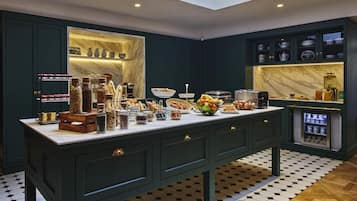 Café da manhã com buffet todos os dias mediante uma taxa