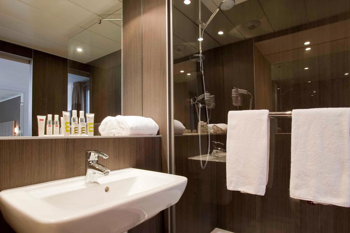 Shower, eco-friendly toiletries, hair dryer, towels