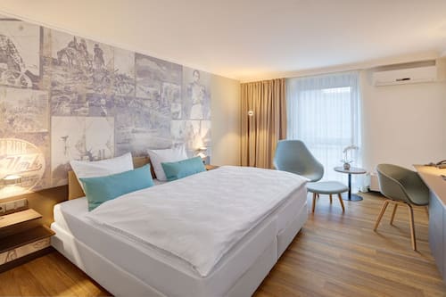In-room safe, desk, soundproofing, free WiFi
