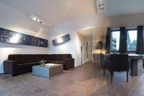 Suite, 2 Bedrooms, Balcony | Living area