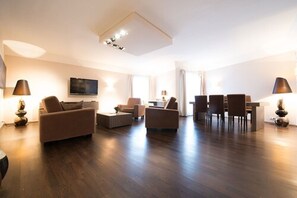 Suite, 2 Bedrooms, Balcony | Living area