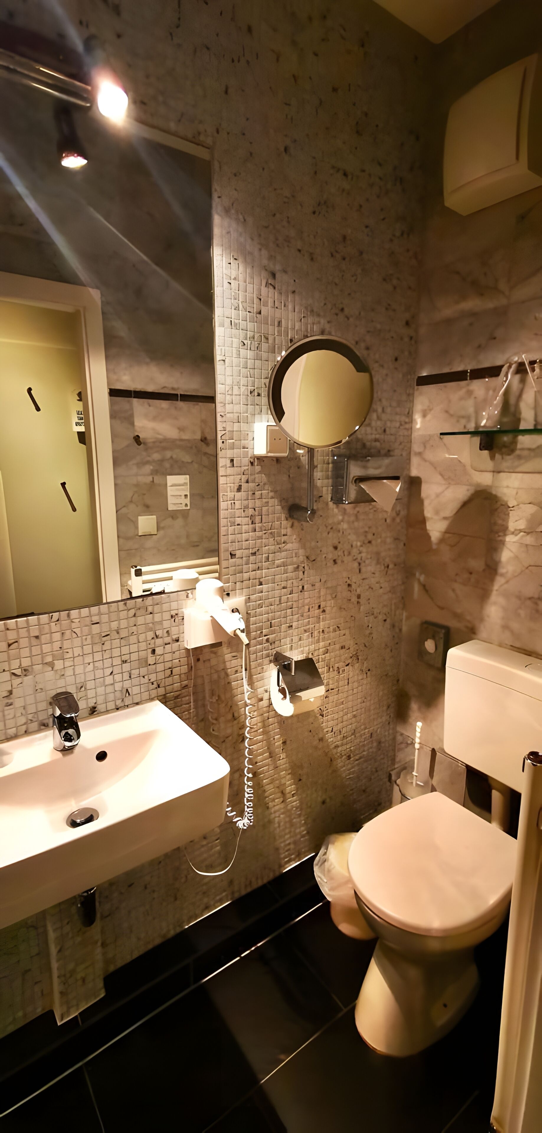 standard triple room | bathroom | shower, hair dryer, towels