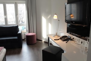 Standard-Doppelzimmer | Wohnzimmer | Flachbildfernseher