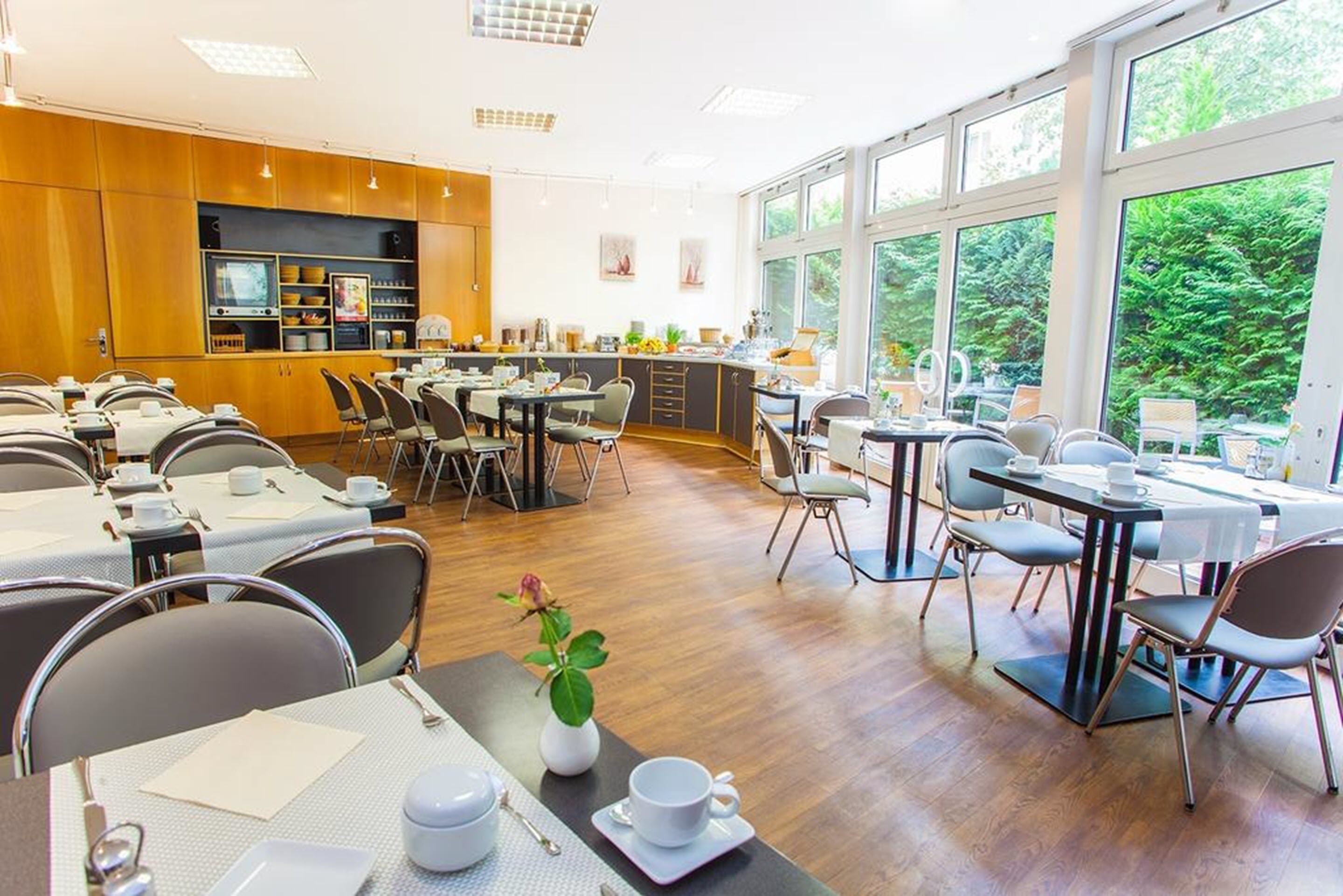 Desayuno buffet todos los días (EUR 14.50 por persona) 