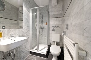 Standard Double Room | Bathroom