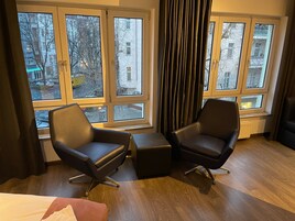 Superior-Doppelzimmer, Nichtraucher, Stadtblick | Wohnbereich | Flachbildfernseher