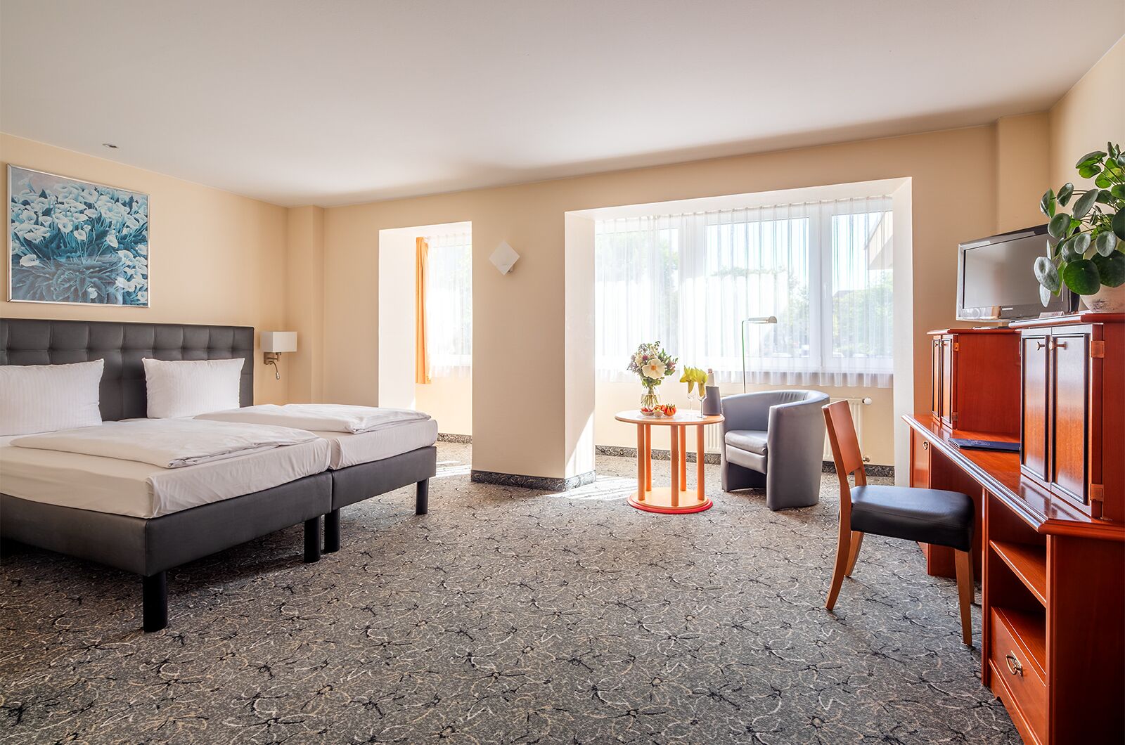Deluxe Double Room, Mobility Accessible | Hypo-allergenic bedding, in-room safe, desk, blackout drapes