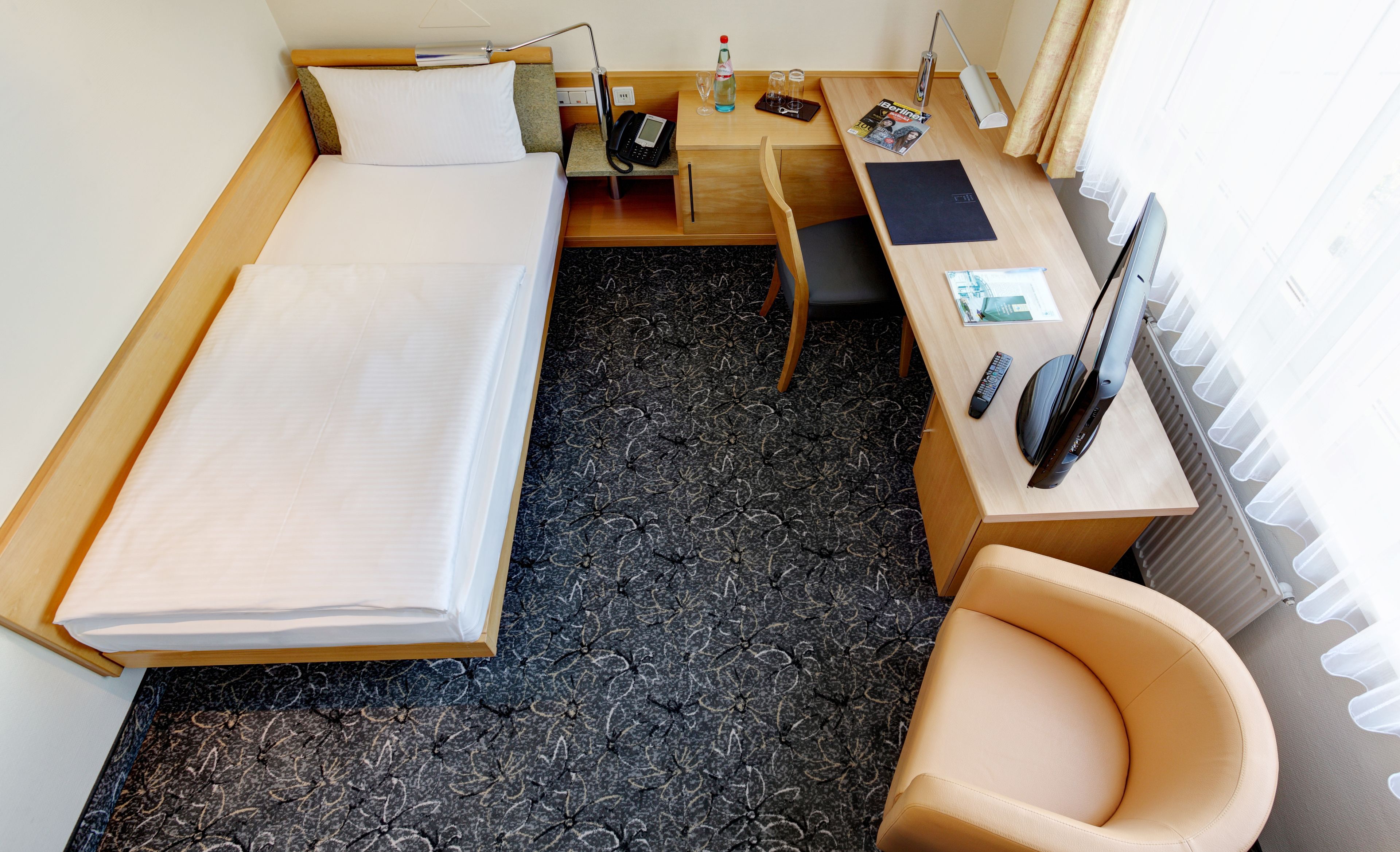 standard single room | hypo-allergenic bedding, in-room safe, desk, blackout curtains