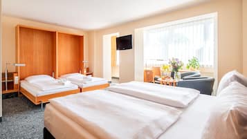 Quarto família | Roupas de cama antialérgicas, cofres nos quartos, escrivaninha