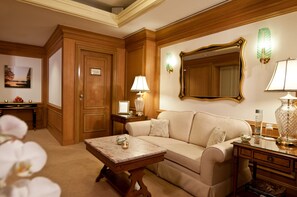 Sauna, body treatments, hydrotherapy, facials, massage/treatment rooms