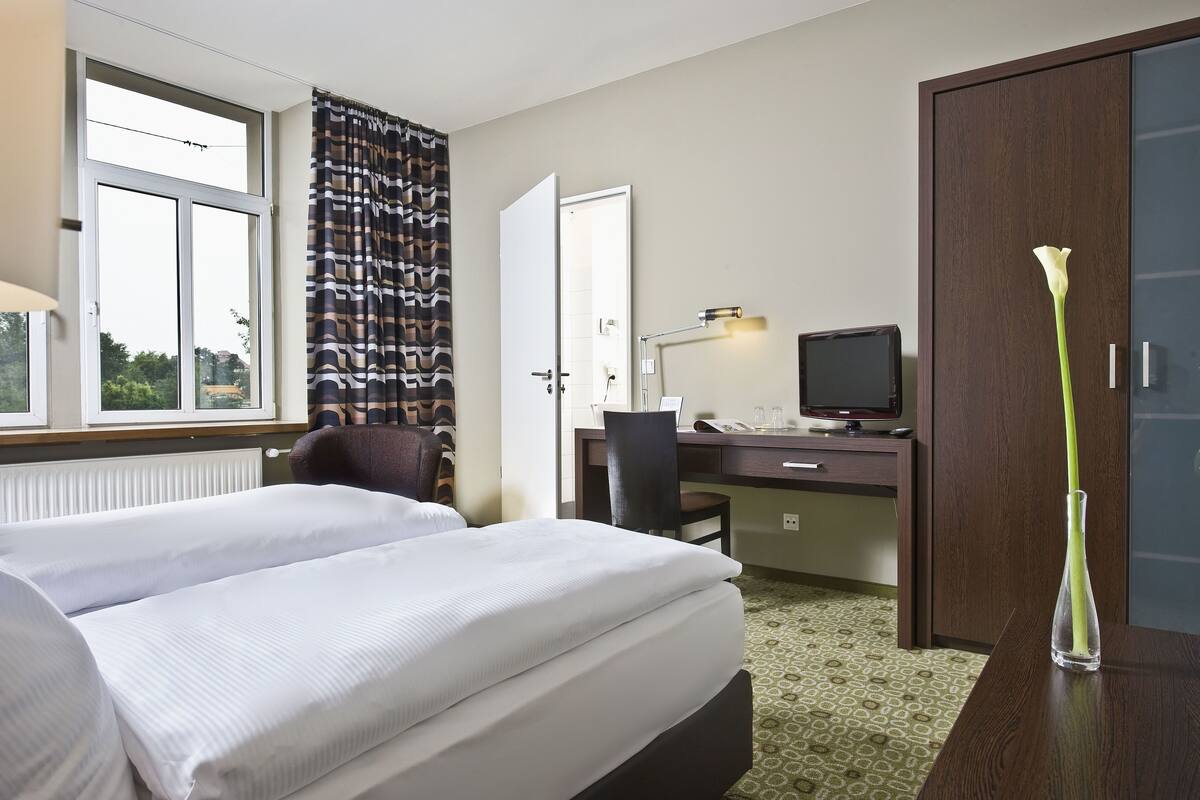 Cribs/infant beds, high-speed internet, alarm clocks