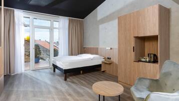 Cribs/infant beds, high-speed internet, alarm clocks
