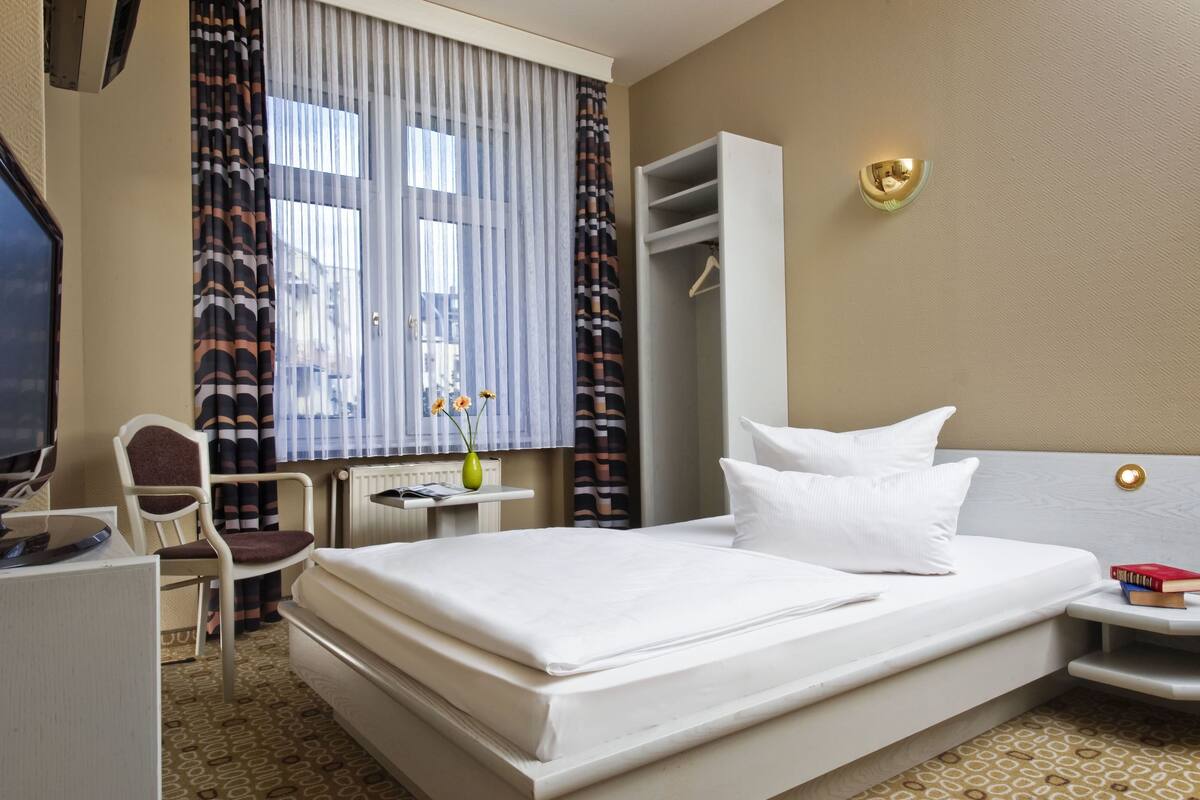 Cribs/infant beds, high-speed internet, alarm clocks