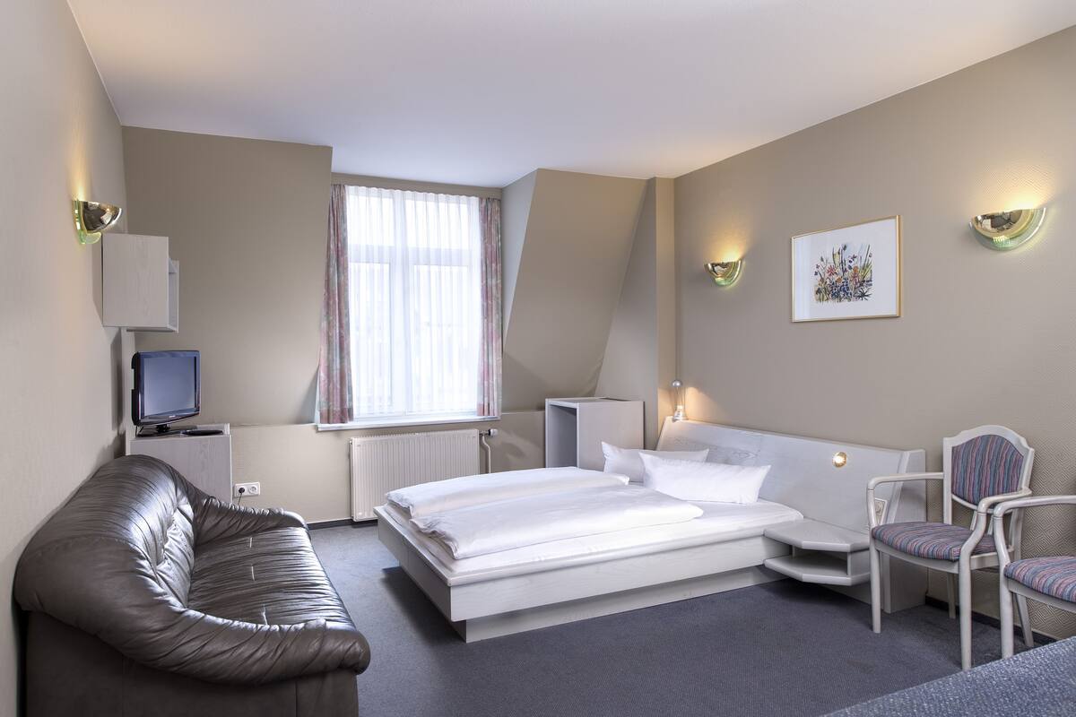 Family Room | Cribs/infant beds, high-speed internet, alarm clocks