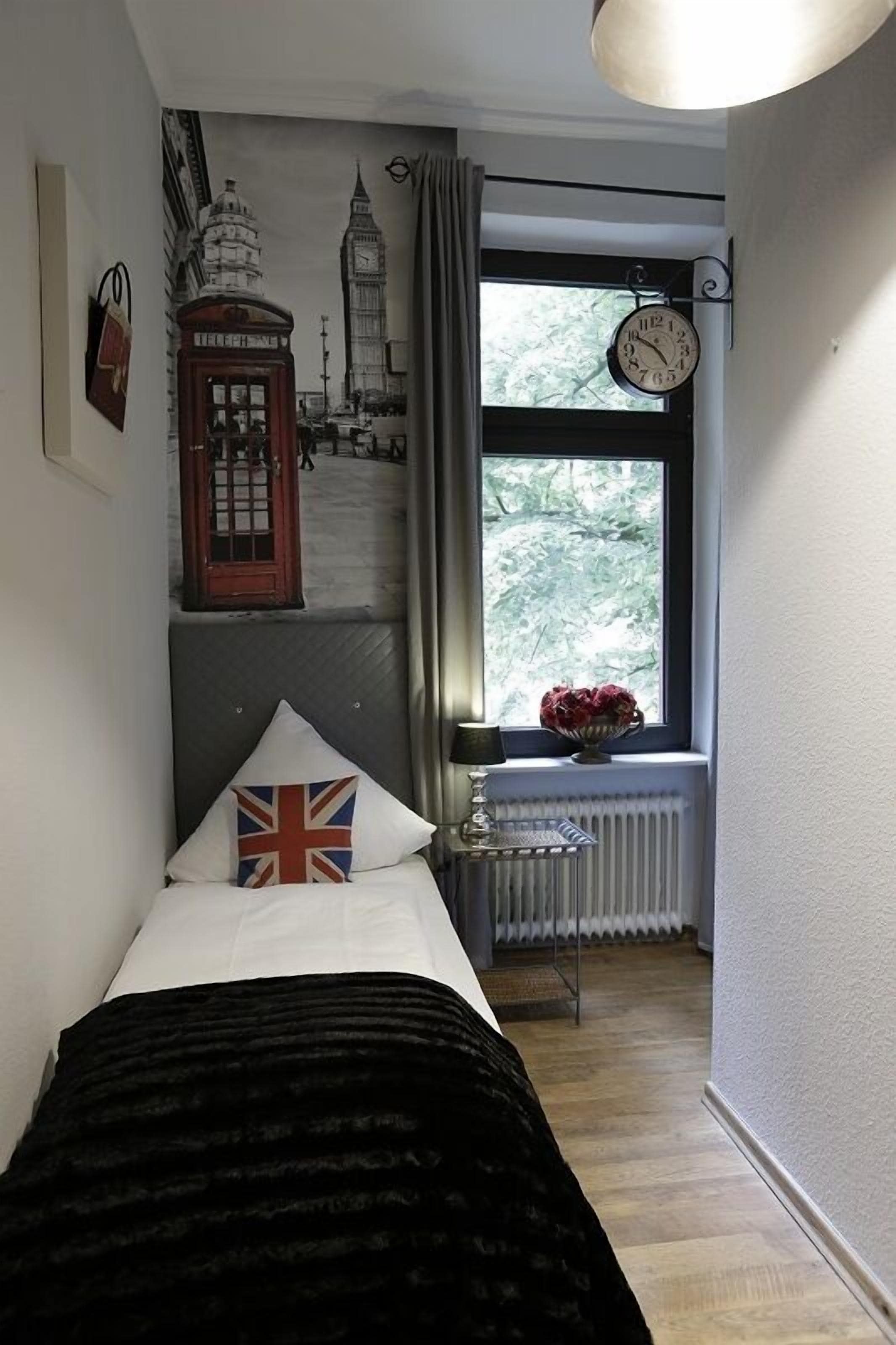 economy single room (dachgeschoss/anbau) | premium bedding, minibar, in-room safe, individually decorated
