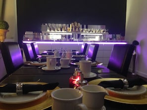 Petit déjeuner buffet (18 EUR par personne)
