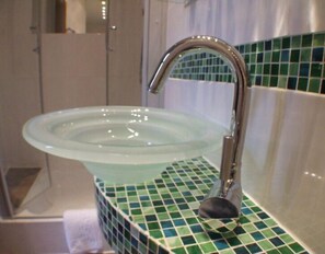 Tomannsrom – basic, 1 soverom (Medium/French Bed) | Vask på badet