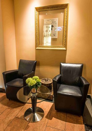 Lobby-Lounge